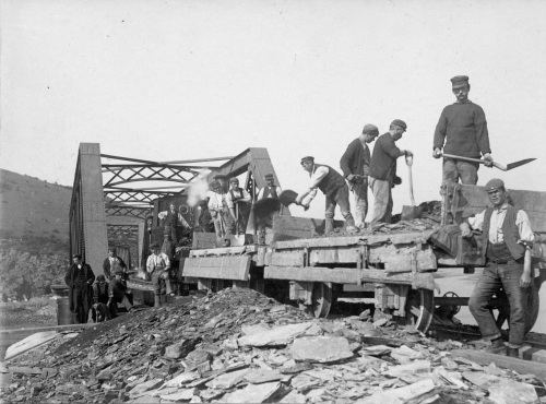 Constructing the viaduct over Little Petherick Creek